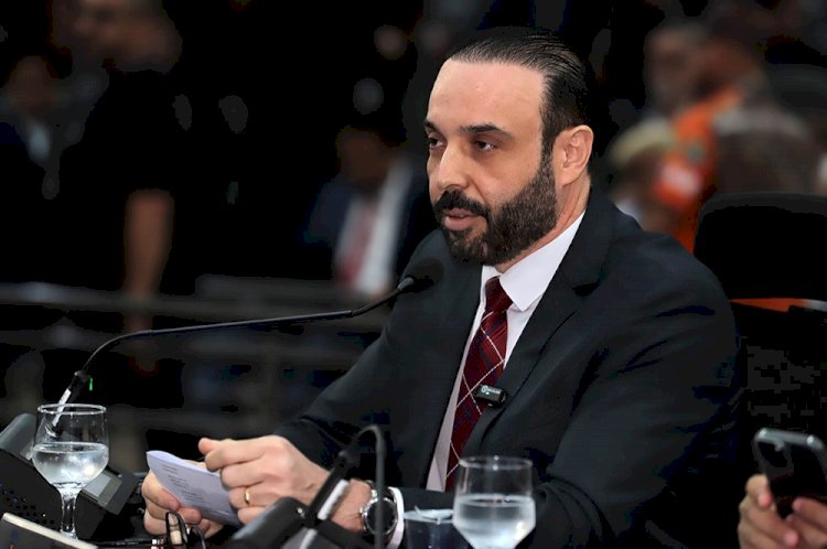 PROFESSOR JUARI PROTOCOLA PROJETO DE LEI QUE CRIA FUNDO PARA APOSENTADO E PENSIONISTA DO MUNICÍPIO