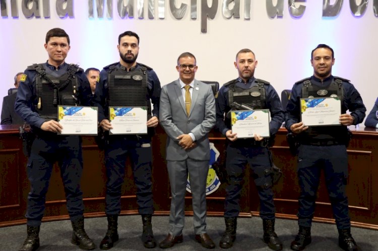 Inspetor Cabral homenageia profissionais da segurança pública por atos de bravura em Dourados
