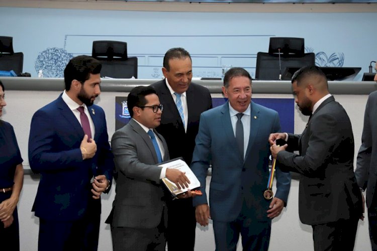 Câmara homenageia deputado Gerson Claro com Medalha Juvêncio César da Fonseca