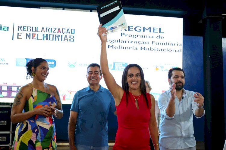 Prefeitura entrega mais 120 títulos e lança reforma inédita de 30 casas para famílias