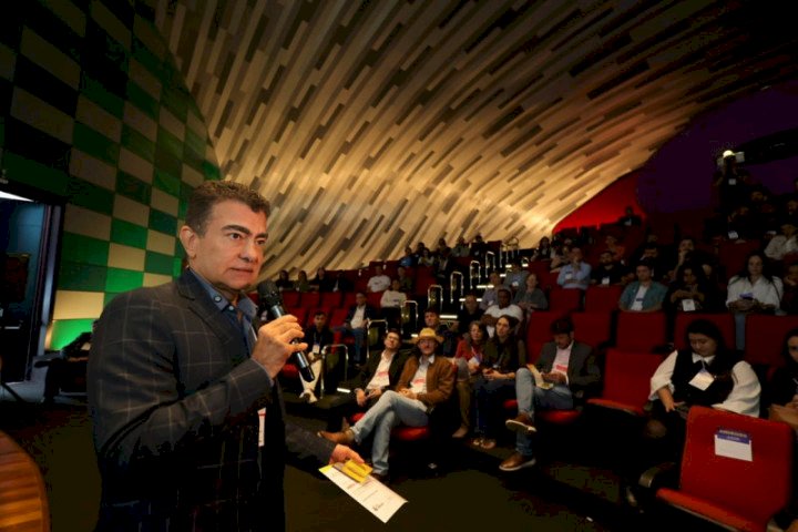 Marçal Filho recebe prêmio Prefeito Inovador por modernização dos serviços digitais em Dourados